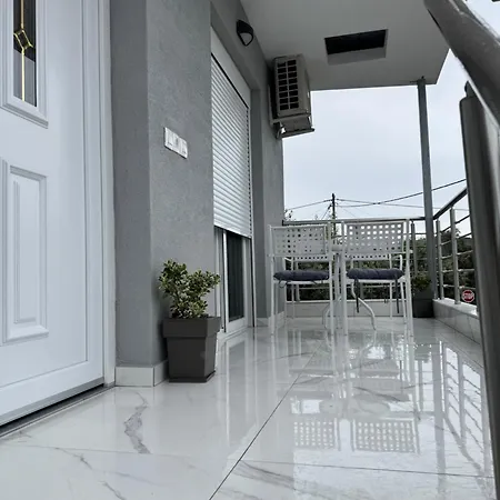 Apartment Azoti *
